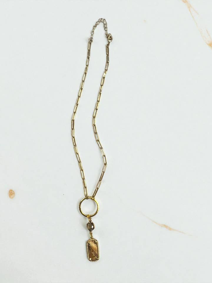 Colar Gargantilha Dourado com Pendente Duplo de Jaspe com Escova Dourada 14"-17" por atacado de Ava Capri