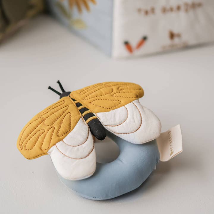 Axis Toys & Gifts - Wholesale Handheld rattle – Baby - Fabelab Rattle - Bee - Whisper White, 14 cm1