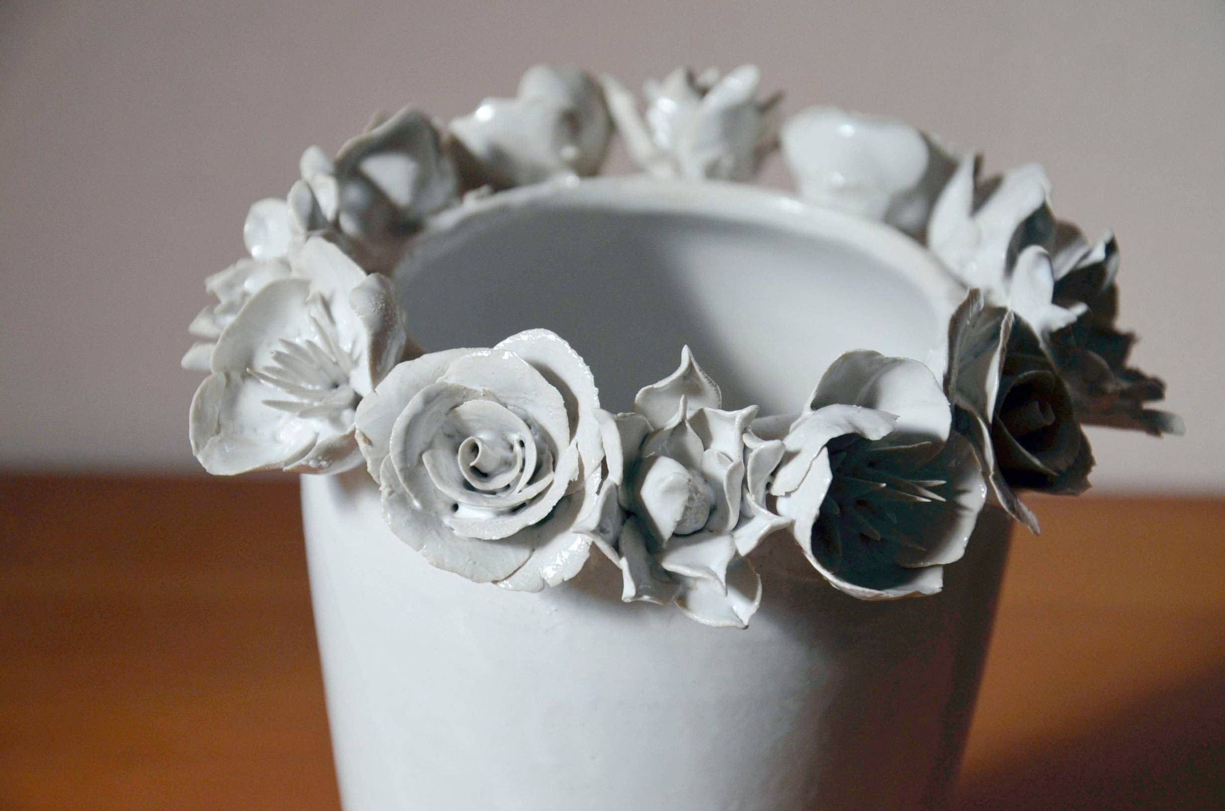 L'Officina - Wholesale Vase - Mixed flowers - White stoneware vase1