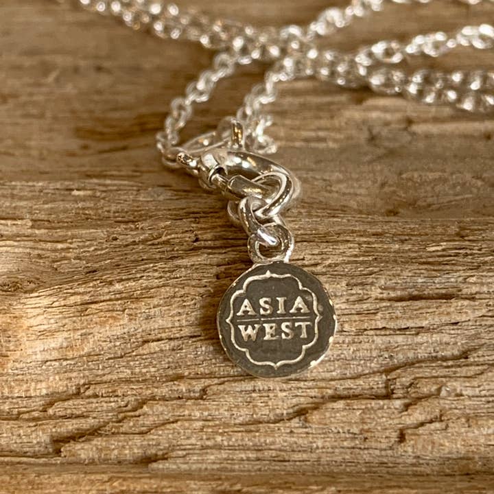 Asia West – wholesale Hänge-/berlockhalsband – Rå smaragd stor hänge 20" Sterling Silver halsband