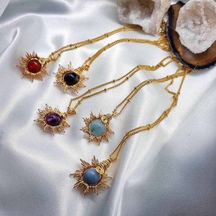 SUN Necklaces with Natural Stone Sun (Mix 10 pieces GOLD) and other Purchase Wholesale pietre collane. Free Returns & Net 60 Terms on Faire trending on Faire.