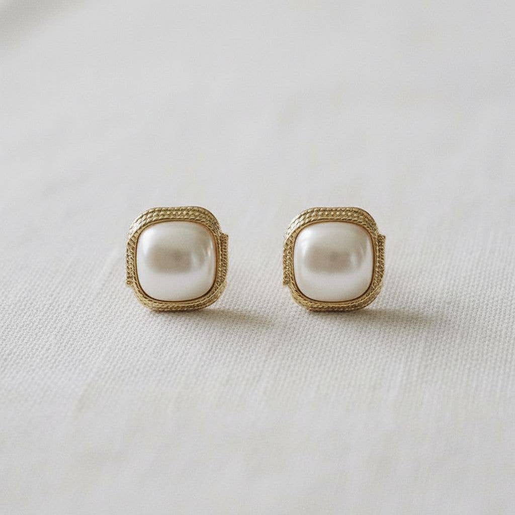 Ellemadera - Wholesale Stud/Post Earrings - Chic Vintage Pearl Drop Earrings with Regal Flair1