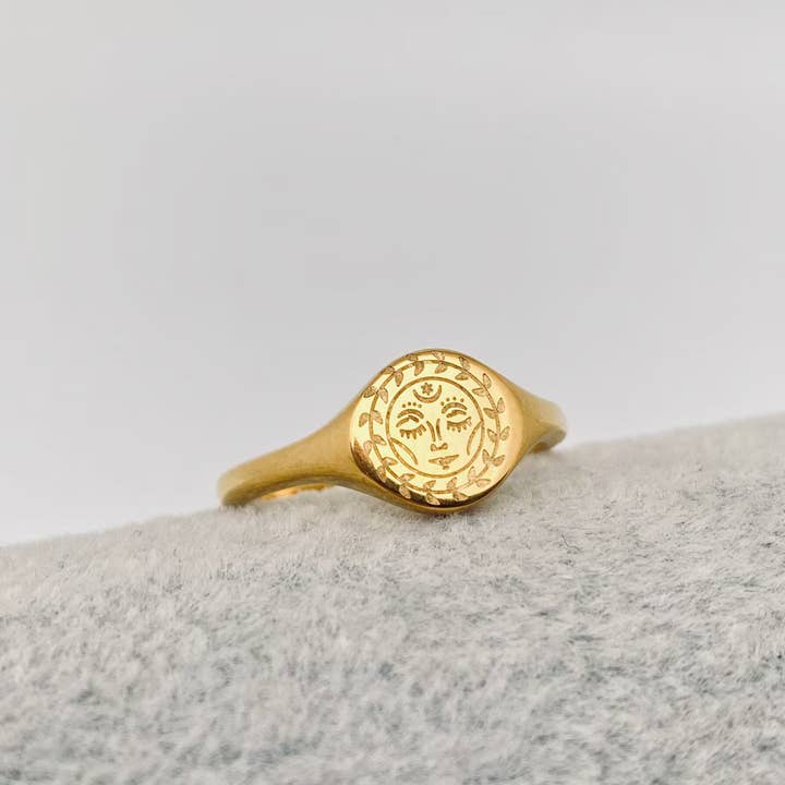 Mio Queena - Wholesale Cocktail/Statement Ring - Moon Sun Stars Goddess 18K Gold Plated Ring - FGS/MS