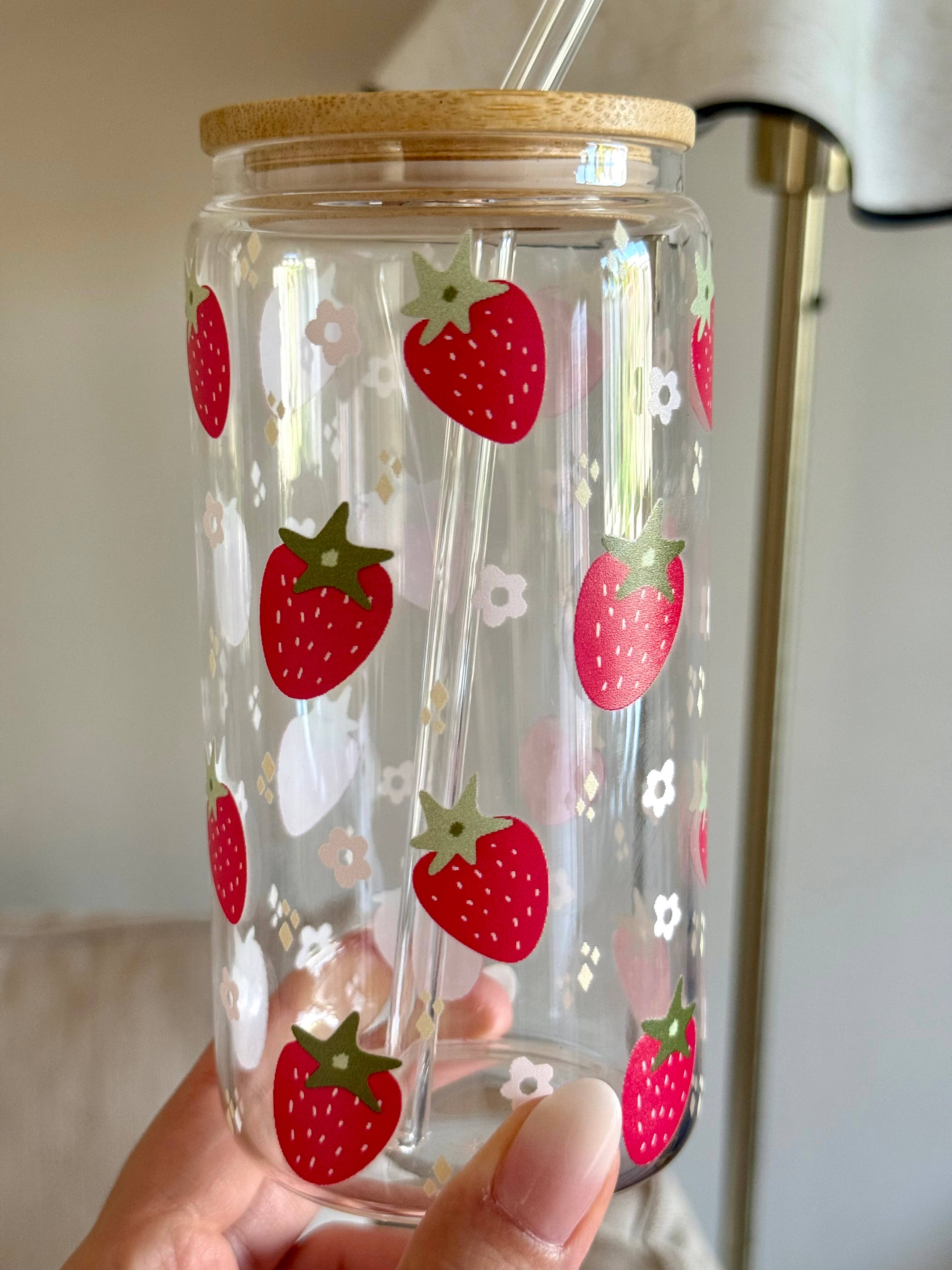 the cute cloud - Wholesale Drinking Glass/Cup - Glass Tumbler Strawberries Dishwasher Safe 550ml Lid & Straw5