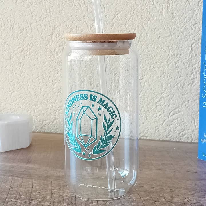 La baleine qui embosse - Wholesale Drinking Glass/Cup - Glass Tumbler 550ml - Kindness is Good - Glass Straw1