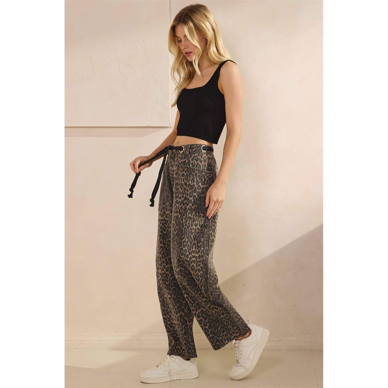 Veveret - Wholesale Pants - Women's - Printed Horseshoe Jeans with Belt Detail23