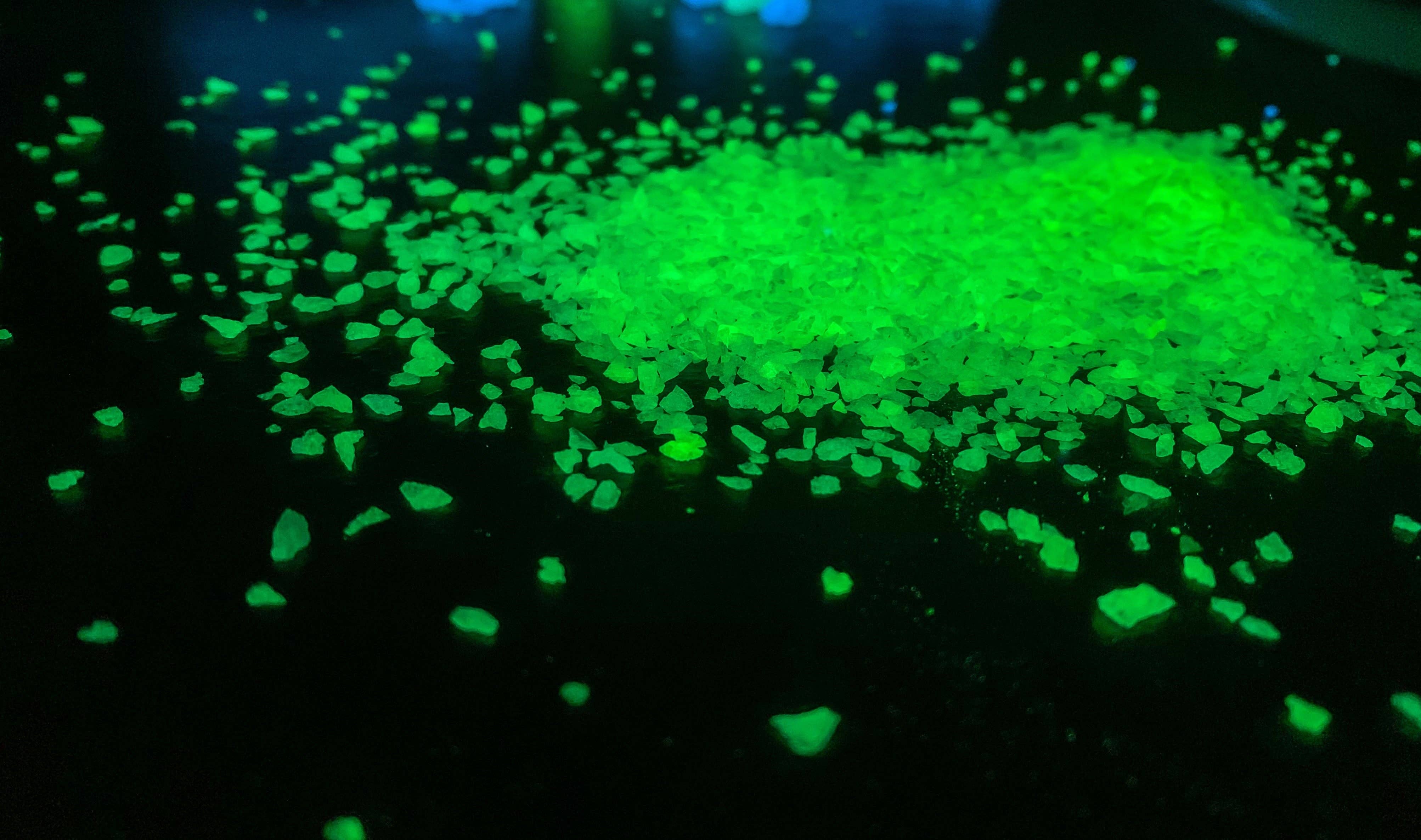 IT GLOWS - Wholesale Outdoor Ornament/Decor - Glow In The Dark Sand - Green /Glow Sand/ Garden sand/ 1-3mm2