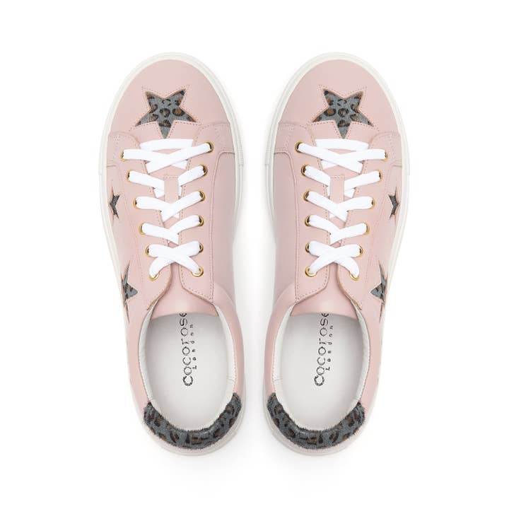 Cocorose London - Vendita all'ingrosso Sneakers di tendenza - Donna - Hoxton - Scarpe da ginnastica in pelle rosa pastello con stella leopardata grigia2