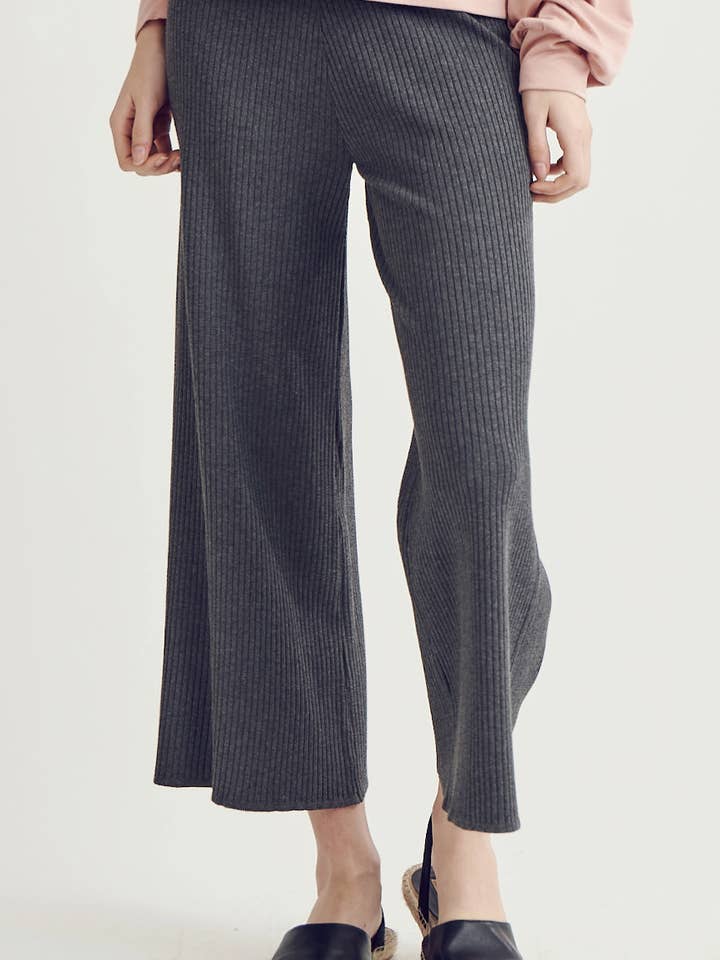 RIBBED KNIT CAPRI PANTS / WL18-1853 for wholesale by Wishlist Apparel