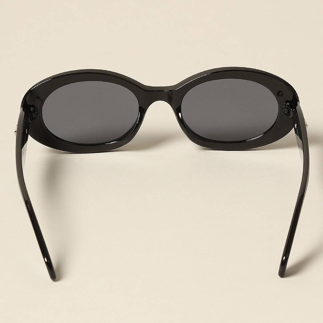 12 CORES SORTIDAS Óculos de sol Oval Glitter da moda para mulher para venda a revendedores na Faire13