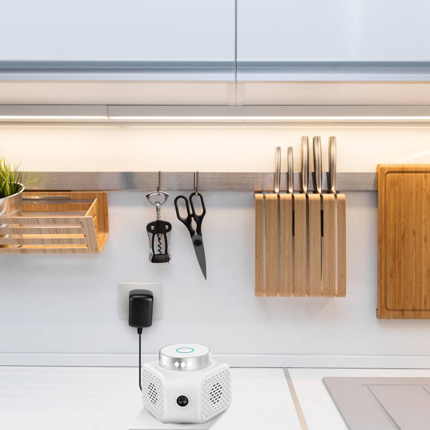 White 360° Ultrasonic Rodent Chaser Electronic Plug-in Mouse Control for Indoor Use Rodent Deterrent with Ultrasonic Sound for wholesale on Faire13