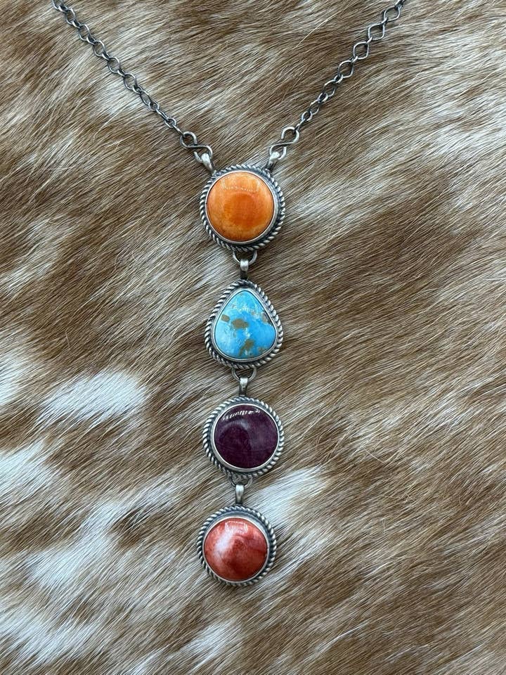Collier lariat en argent sterling fait main Navajo avec pierres mélangées multicolores 18” pour la vente par Native City Jewelry