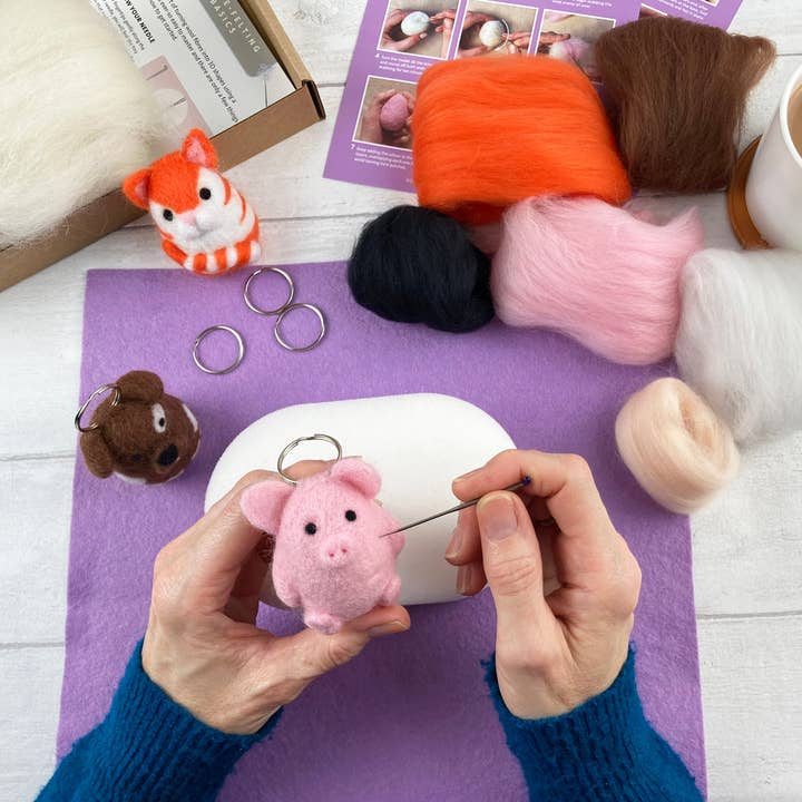 Bergin & Bath - Wholesale DIY craft kit - Needle Felting Kit - Mini Pets 1. Make THREE felt animals.5