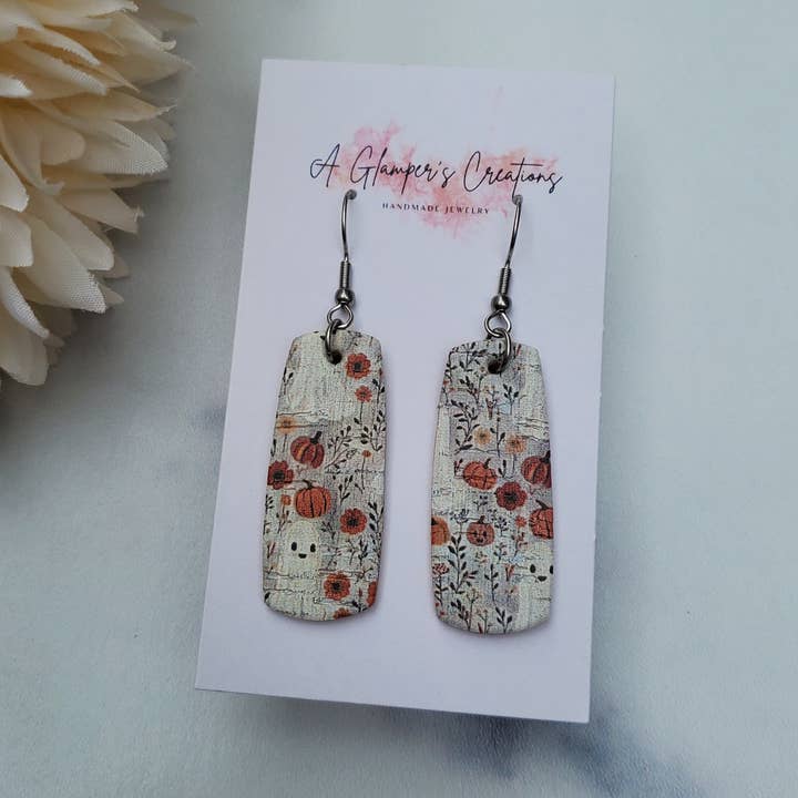 Ghosts & Pumpkins Mini Bar Läderörhängen för wholesale av A Glamper's Creations LLC