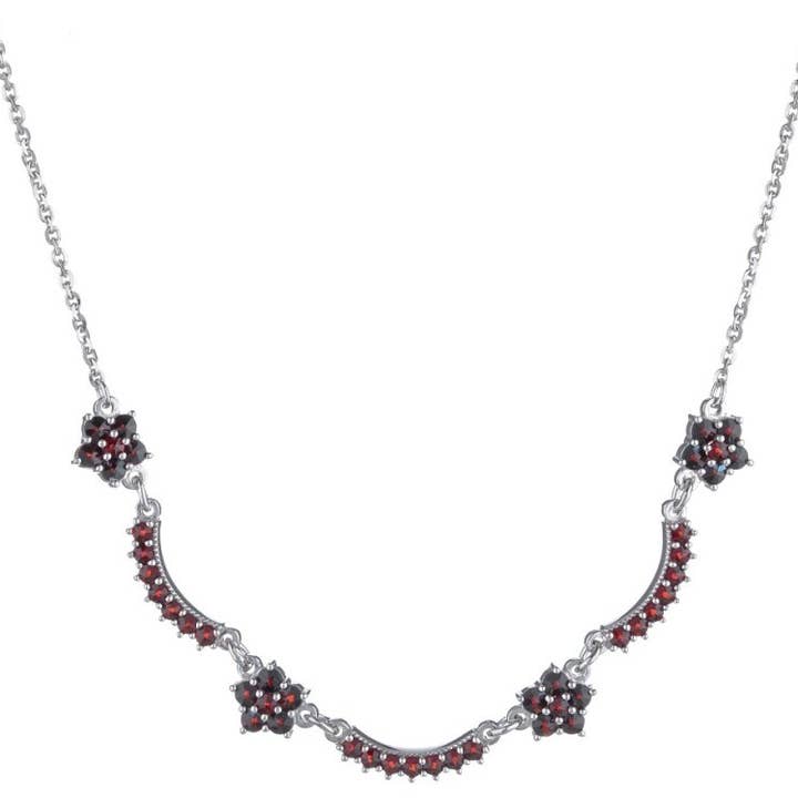 Collier en argent avec motif floral en grenat pour la vente par Madeka e.U.