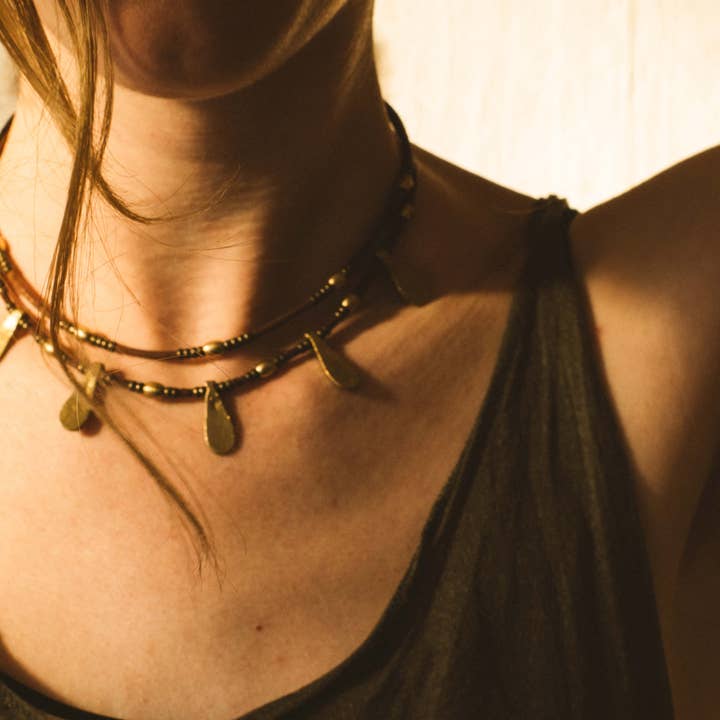 Layered double necklace with 5 brass drop pendants »Handmade for wholesale by Nomadu