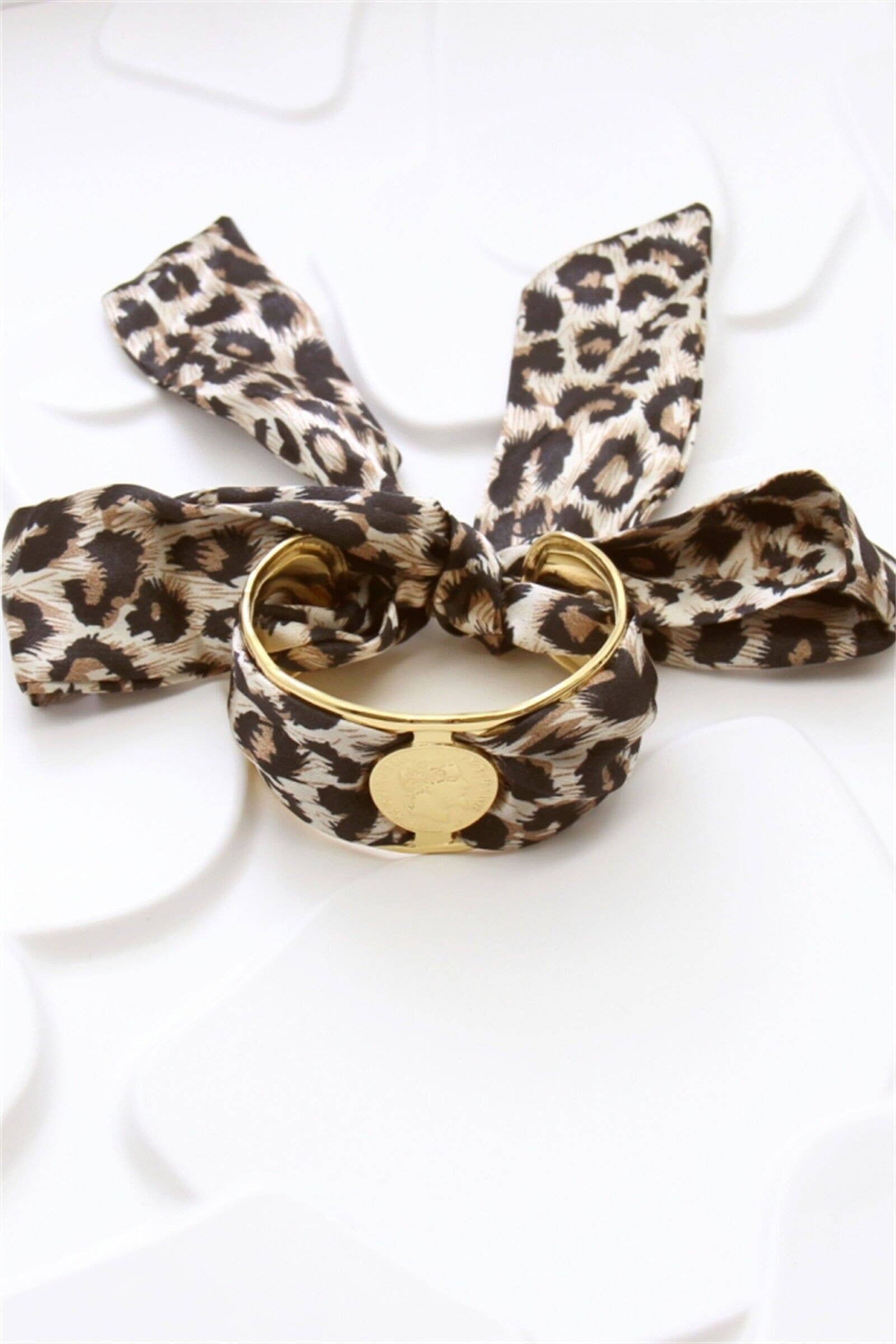 BELLISSIMA BIJOUX - Wholesale Bangle Bracelet - Golden Bangle Leopard Ribbon Vintage Medallion1
