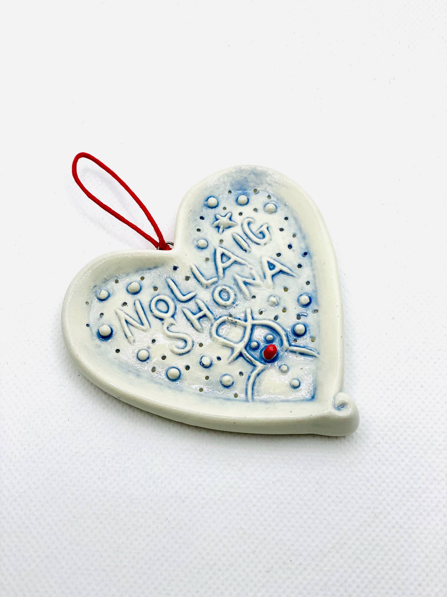 The Mood Designs Ceramics Limited - Vente Objets de décoration - Ornement céramique en forme de cœur « Nollaig Shona » fait main en Irlande6