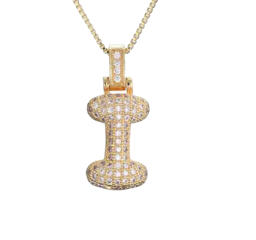 Ouro amarelo Pavé Bubble Letter Iniciais Colar em Aço Ouro 14K para venda a revendedores na Faire10