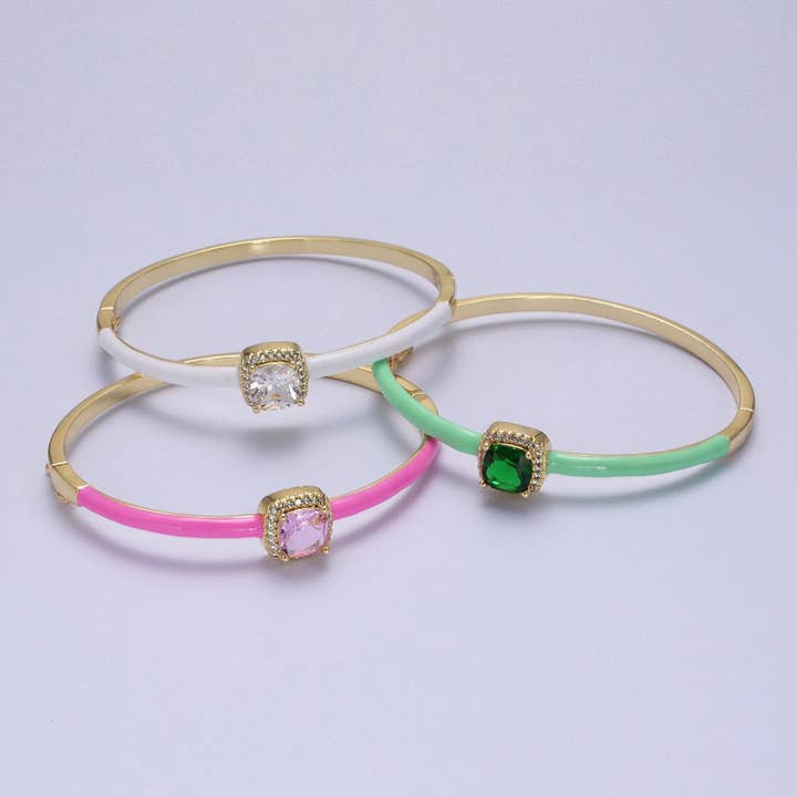 Bracelet jonc carré en or micropavé blanc, vert et rose Barbiecore rempli d'or | WA-1343 ~ WA-1345 pour la vente par Aim Eternal
