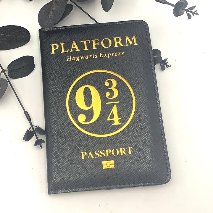 All Little Cute Things - Vendita all'ingrosso Custodia per passaporto - Donna - Custodia protettiva Platform 9 3/4 per passaporto Hogwarts Express0