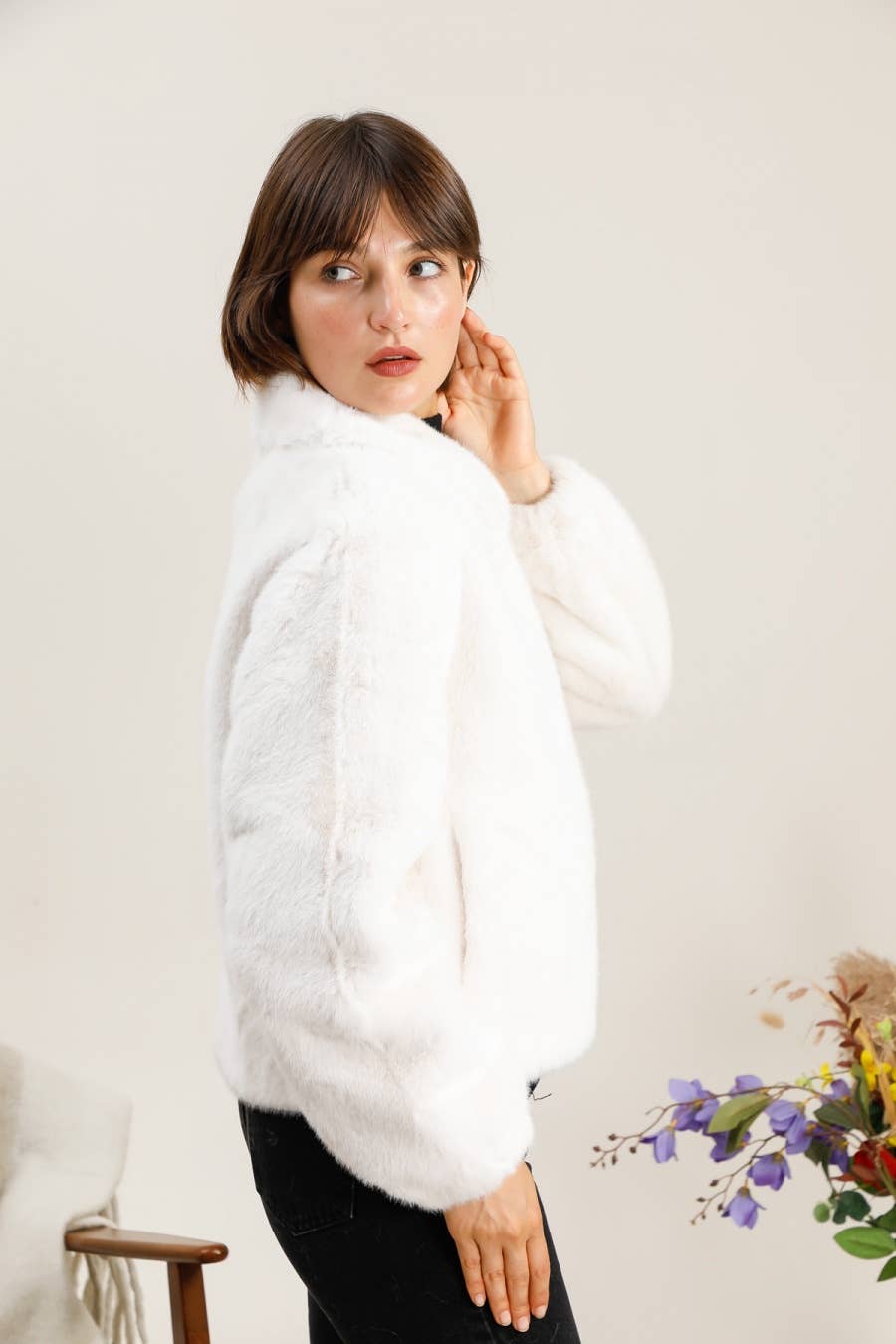 Attrait Paris – wholesale Fur/faux fur coat – Women's – Short faux fur jacket2