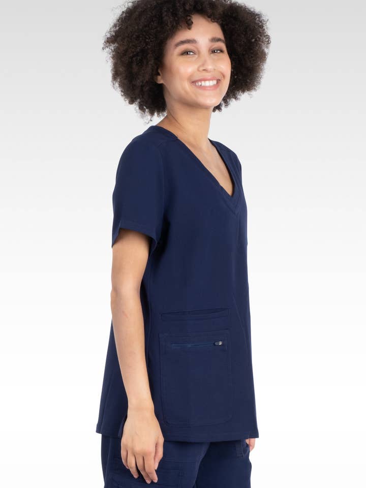 Aura Naturale - Wholesale Uniform voor gezondheidszorg - Dames - Kara Dames Ronde Hals Scrubstop met 4 Zakken (94002)21