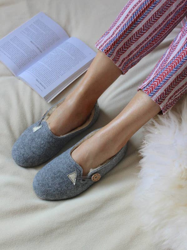Grey Felt Wool Slippers for wholesale by ONAIE