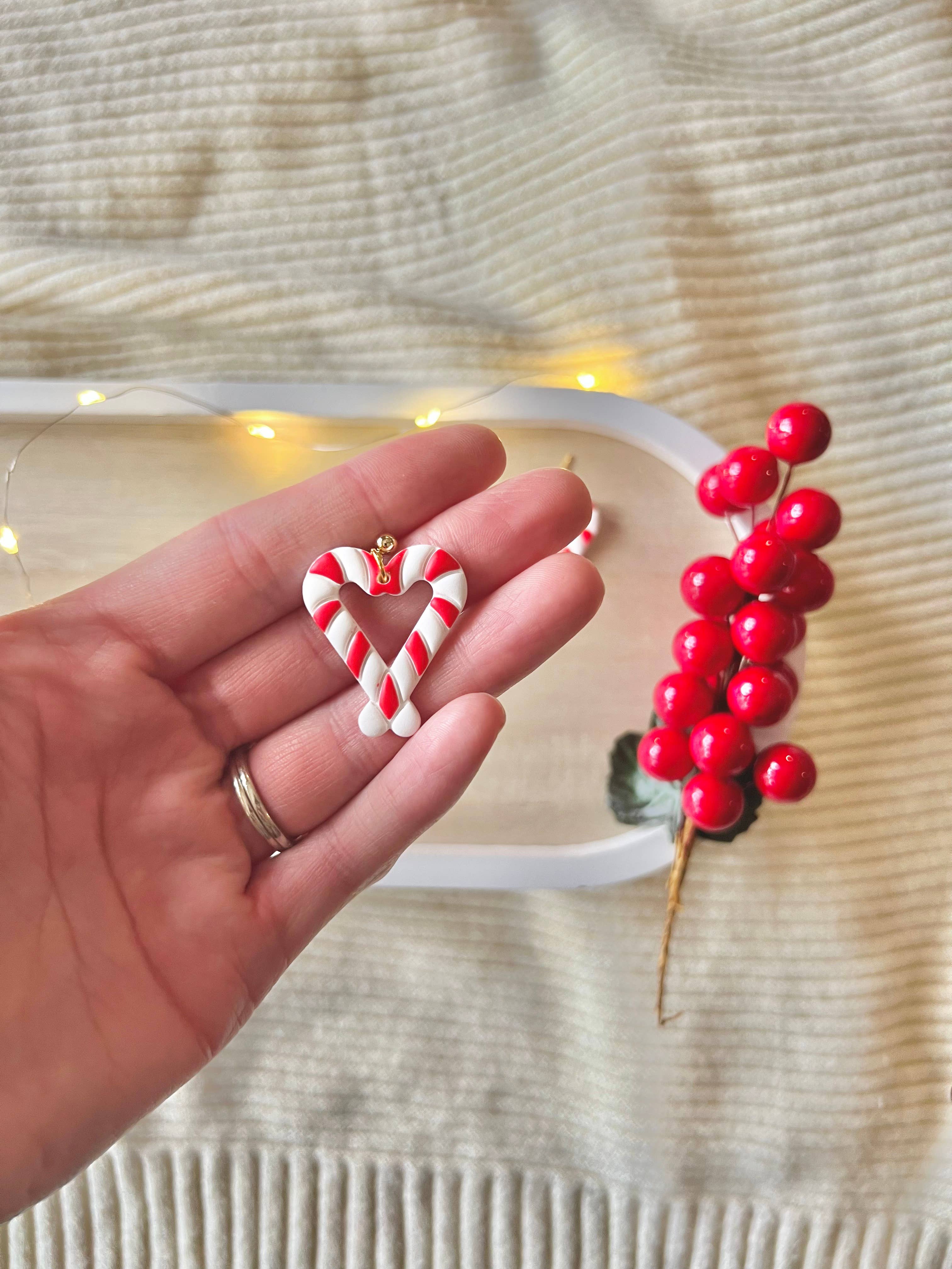 SeizeTheClayJewelry - Venta al por mayor Pendientes colgantes - Pendientes en forma de corazón de bastón de caramelo, pendientes en forma de corazón9