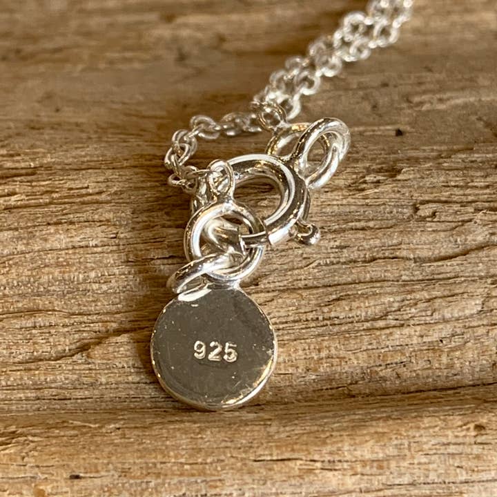 Asia West – Großhandel Kette mit Anhänger/Charm – Halskette aus rohem Smaragd – 14 mm Stein, 20" Kette5