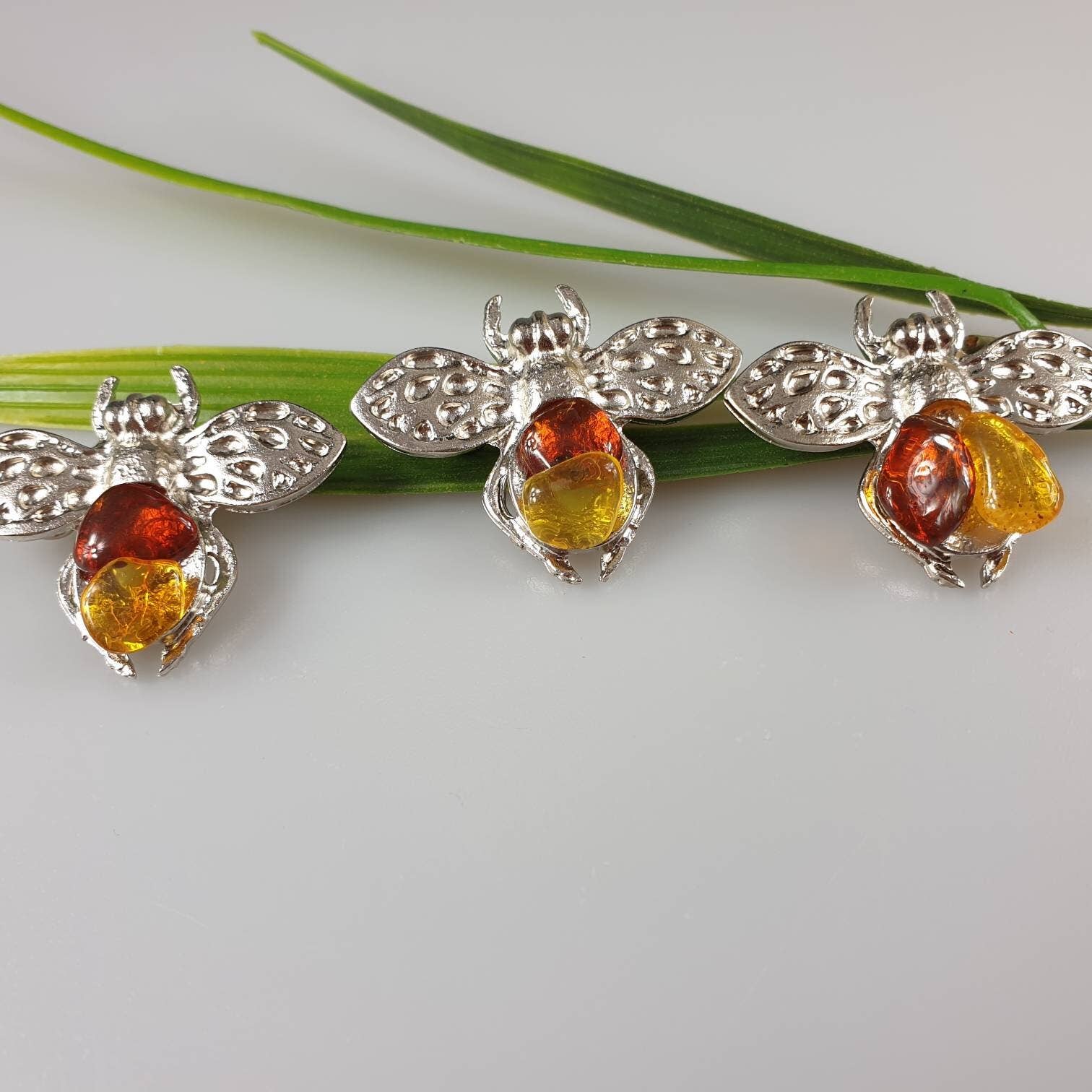 AmberLithuania - Vendita all'ingrosso Spille - Spilla ape-mosca con pietre d'ambra su base metallica2