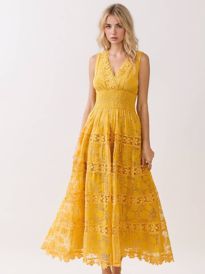 ABITO CON DETTAGLIO IN PIZZO ALL'UNCINETTO E VITA ARRICCIATA per la vendita all'ingrosso da parte di Dear Daisy