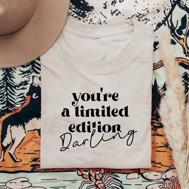 T-shirt « You're A Limited Edition » Darling pour la vente par The Rustic Babe