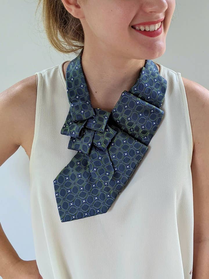 Écharpe Ascot verte et bleue pour la vente par Ogsplosh