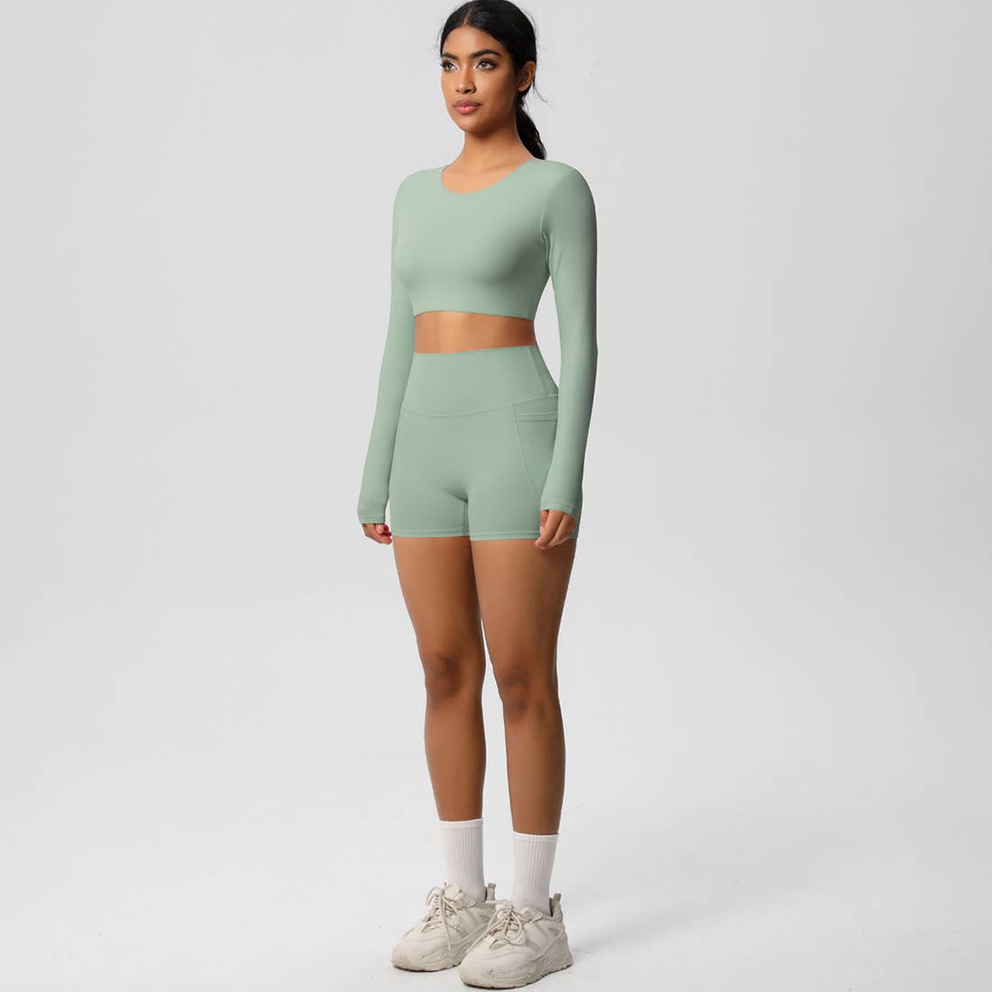 Sodalemon – Engroshandel Activewear-sæt – til kvinder – Kvinder Højtaljet Yogasæt: Langærmet Top + Shorts med Lommer19