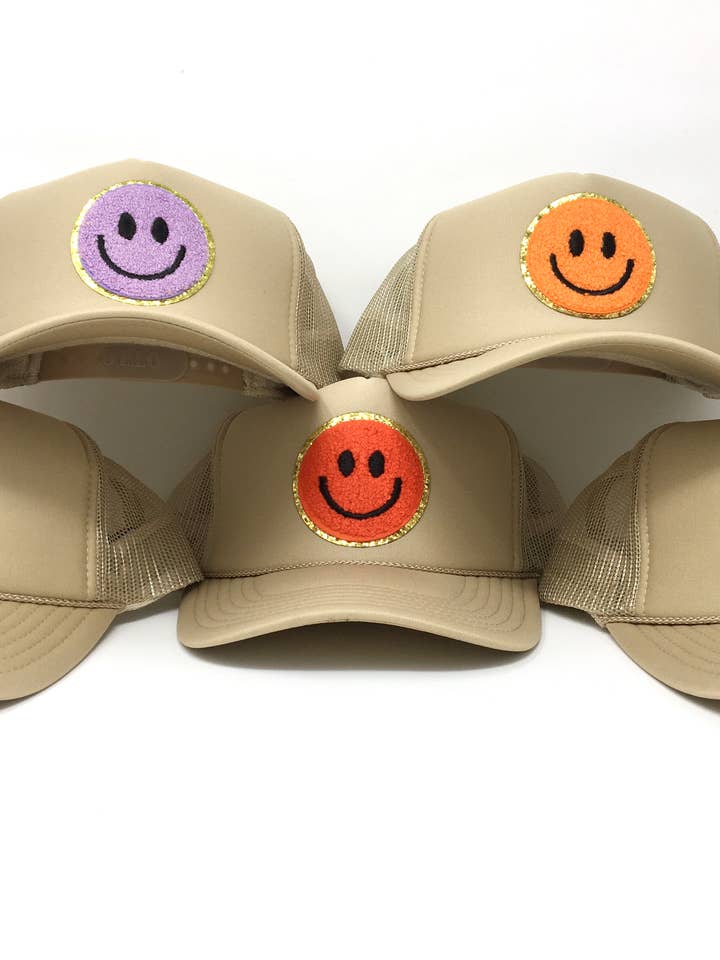 Casquette camionneur Smiley Face pour la vente par Après Babe