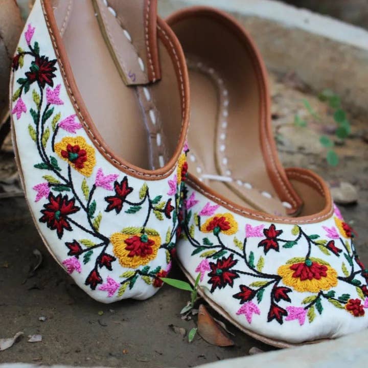 Jardin Fleuri Pure White Grace Handcrafted Flats and Bridal Shoes with Mojari for wholesale by Qhareed