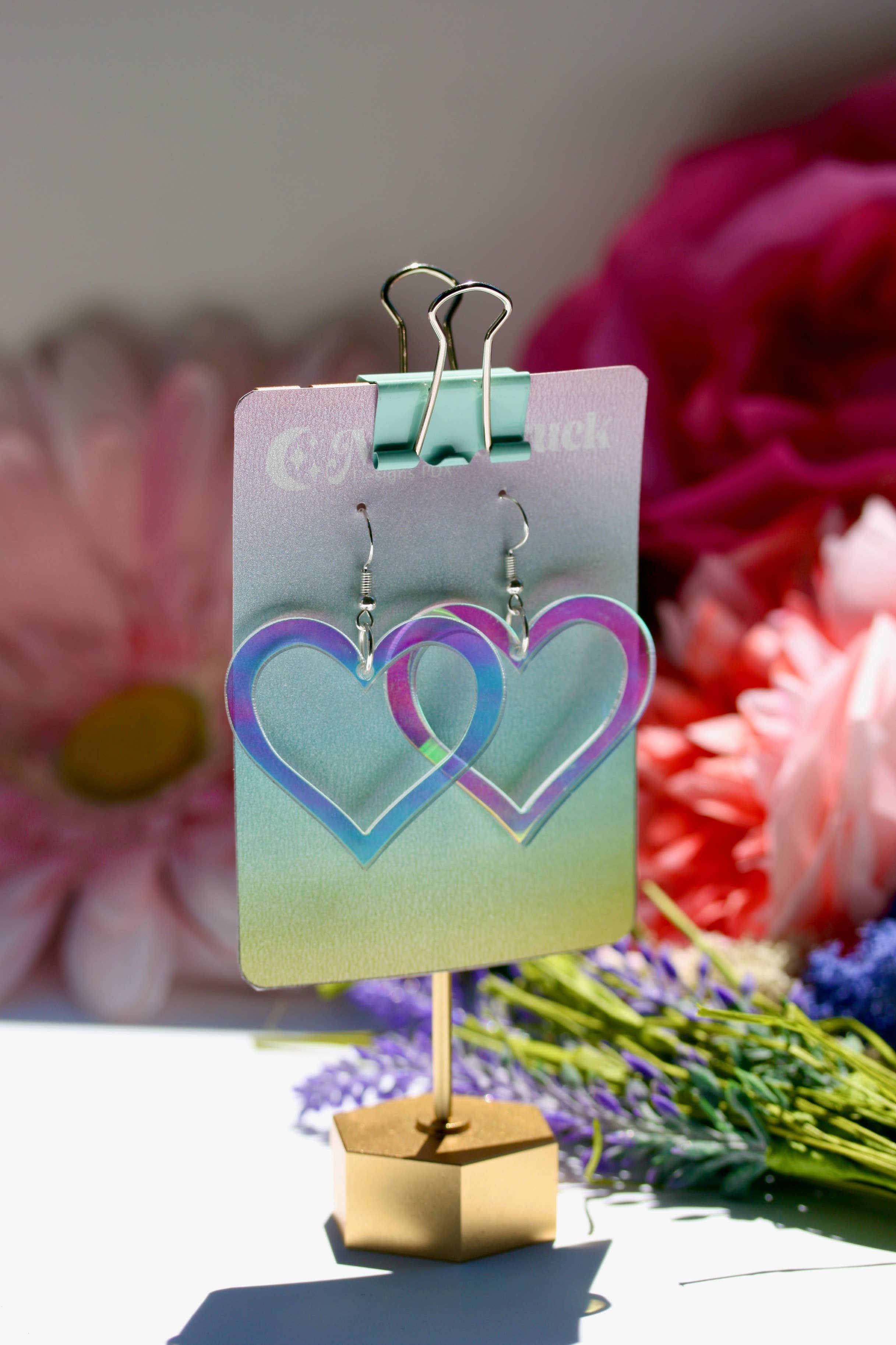 Moonstruck Designs PDX – Großhandel Ohrhänger – Ohrringe mit herzförmigem Umriss, romantischer romantischer Ausschnitt, Em4