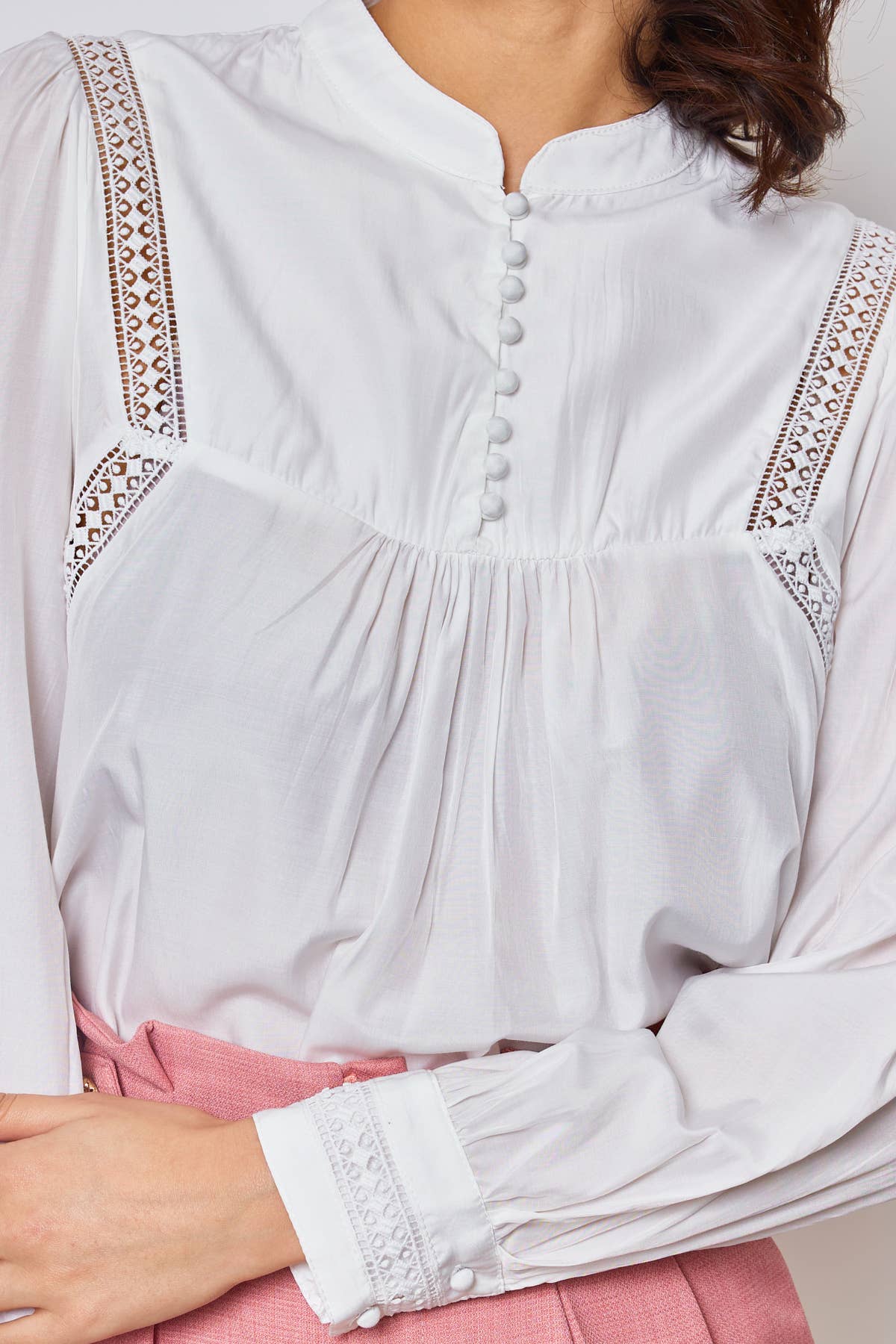 LOVIE & CO - Vente Chemise à col boutonné – femme - Blouse SINUATA manches longues avec découpes en dentelle4