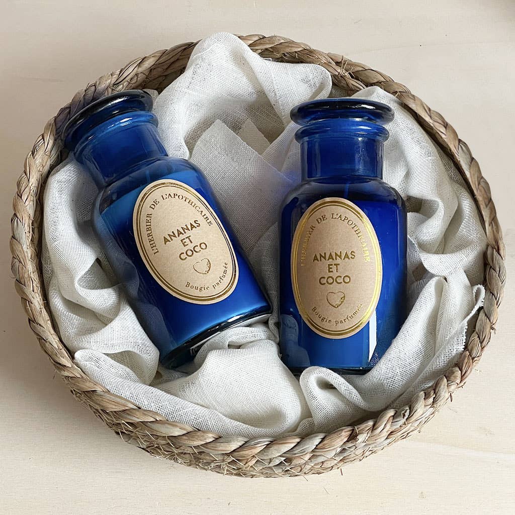 Blue Herbier candle gm pineapple and coconut D6.5 H13.5cm for wholesale on Faire2