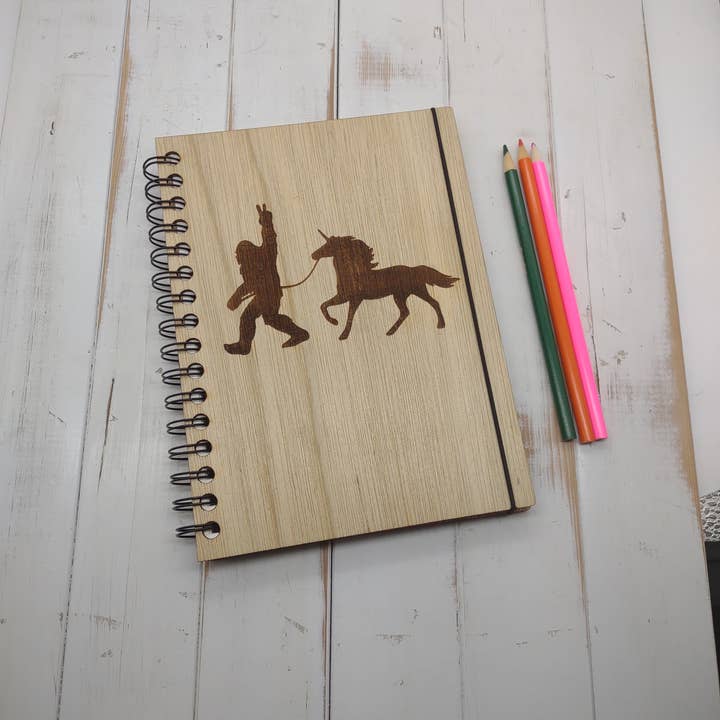 Mini schizzo di Bigfoot Walking a Unicorn per la vendita all'ingrosso da parte di Genesis 3D