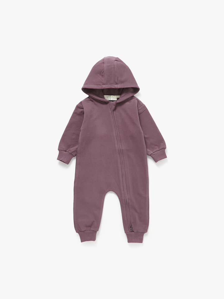 Combinaison à capuche | Prune pour la vente par Mila & Co.