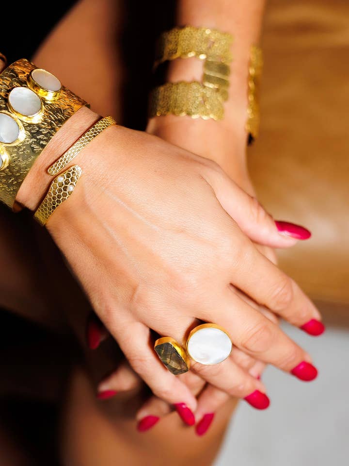 L'Anello di Idina per la vendita all'ingrosso da parte di Mary K Kendig