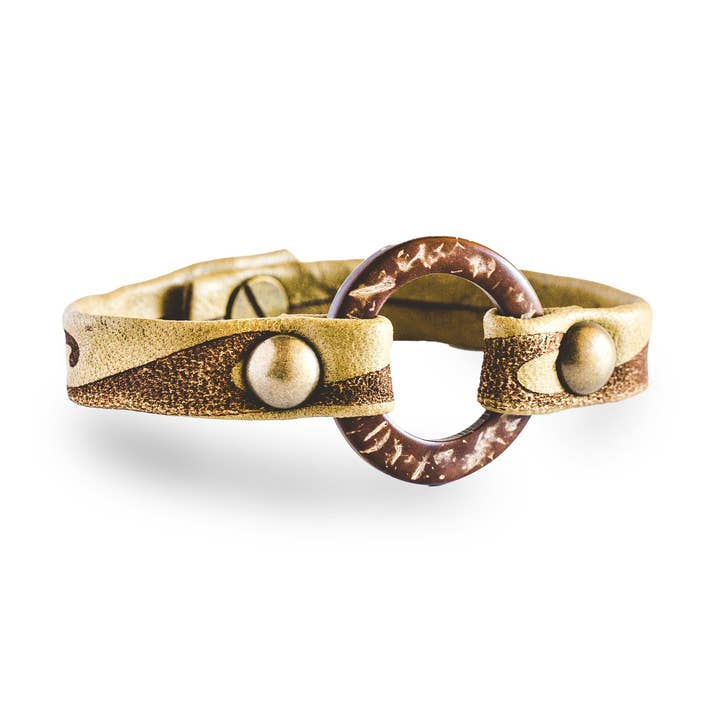 Bracelet en cuir Hawaiian Wave Circle of Love pour homme pour la vente par Giving Bracelets