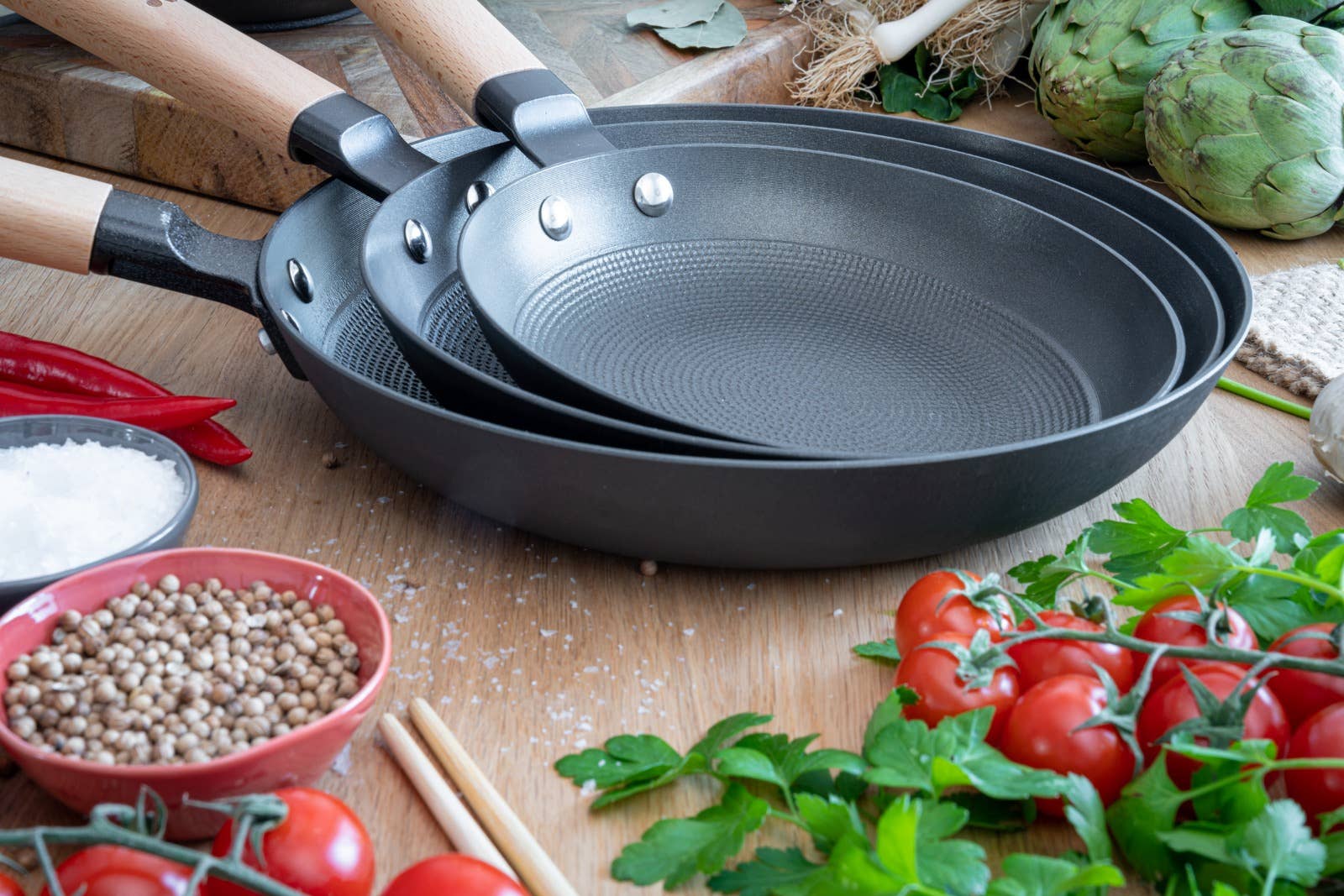 Wholesale CAST IRON LATT FRYING PAN 20CM WOODEN HANDLE for your store