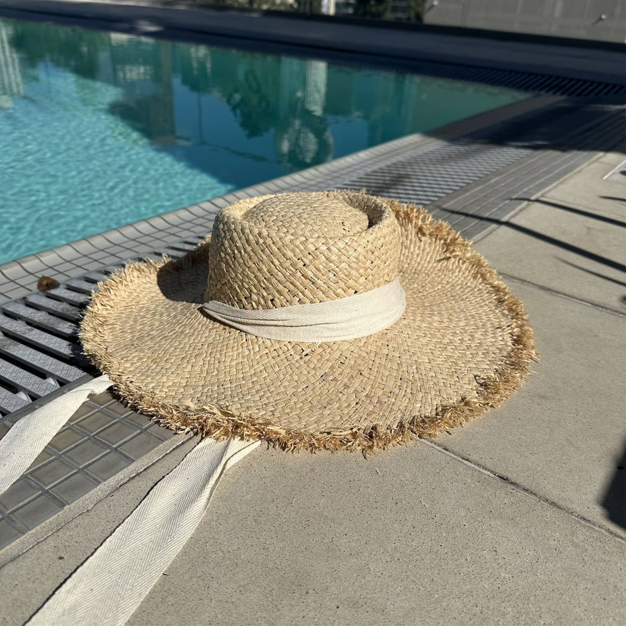 Queens INC – wholesale Straw hat – women's –  Frayed Edge Straw Rancher Hat with Ribbon Tie 1