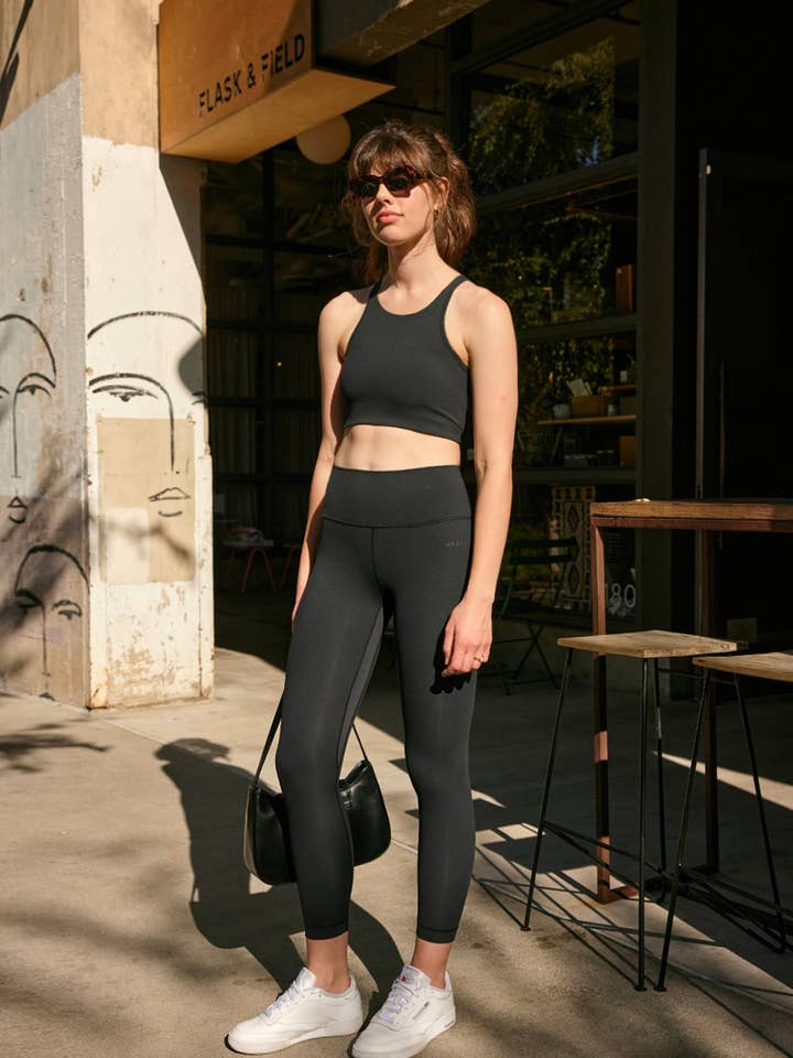 Cream Yoga - Wholesale Sports Bra - Women's - Jaylyn high-neck sports bra black4