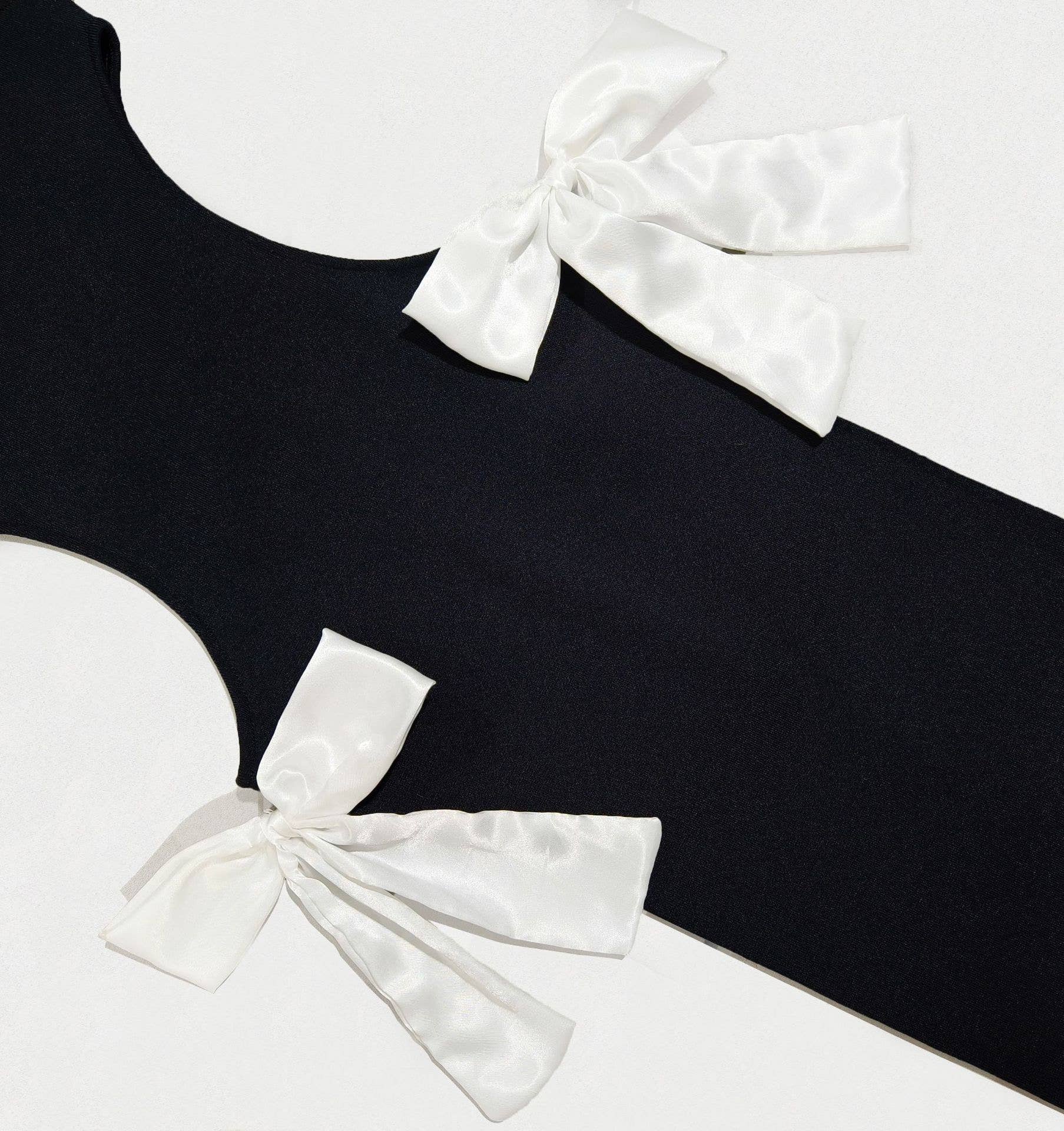 Sanyao Fashion – Großhandel Kleid – Damen – SY065 Sultry Schlitzstrickkleid mit Schleifenakzent - Frühling/Sommer13