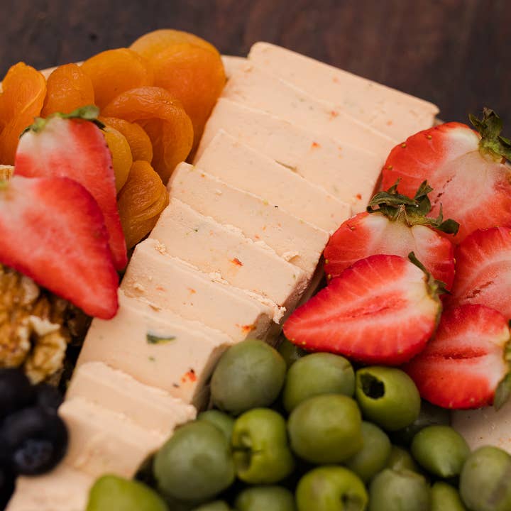 Darë Vegan Cheese - Wholesale Cheese - Pepperjack Plant-Based Cheese Wedge1