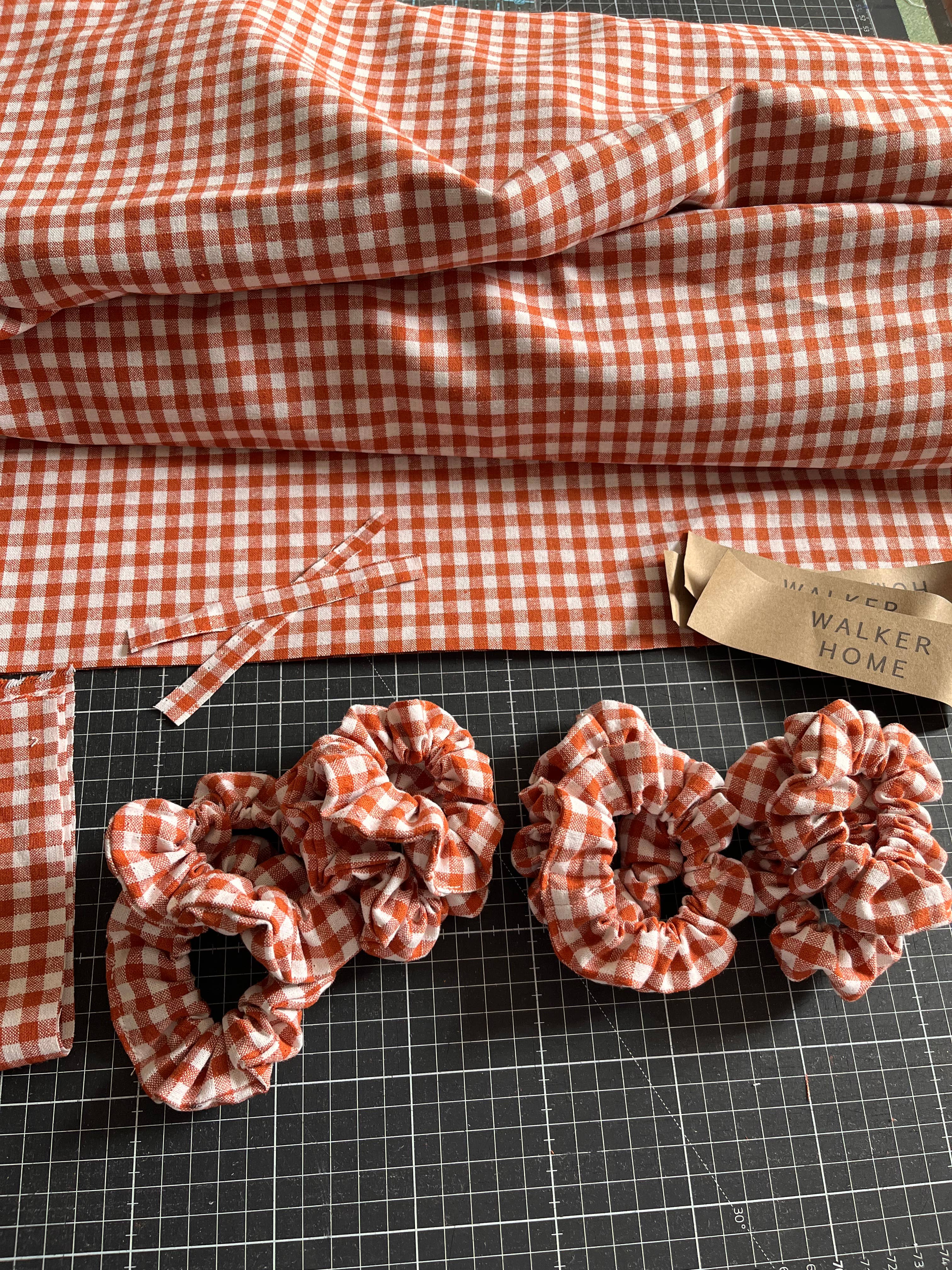 Walker Home – wholesale Scrunchie - Women’s – Scrunchie - Cinnamon/White - Linen2